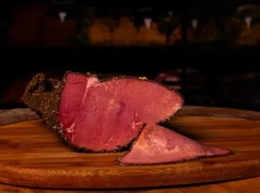 Pastrami de bœuf au poivre noir halal